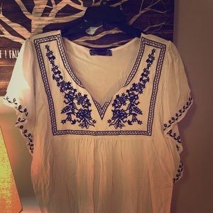 Size 2x white and navy woven detail top